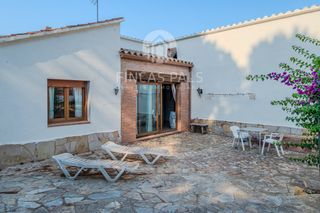 Xalet a Carrer del conill 22. Bonita casa en la playa de pals
