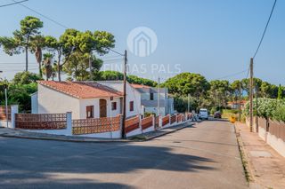 Chalet  Carrer del conill 22. Bonita casa en la playa de pals