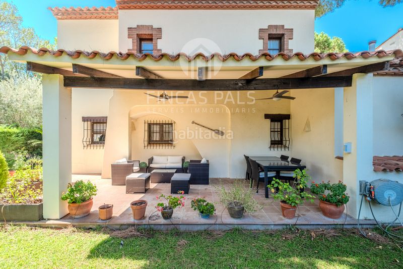 Foto 58d874bf-8993-43e5-b33f-529d06ba83e7. Casa aparellada amb xemeneia calefacció aparcament piscina a Pals