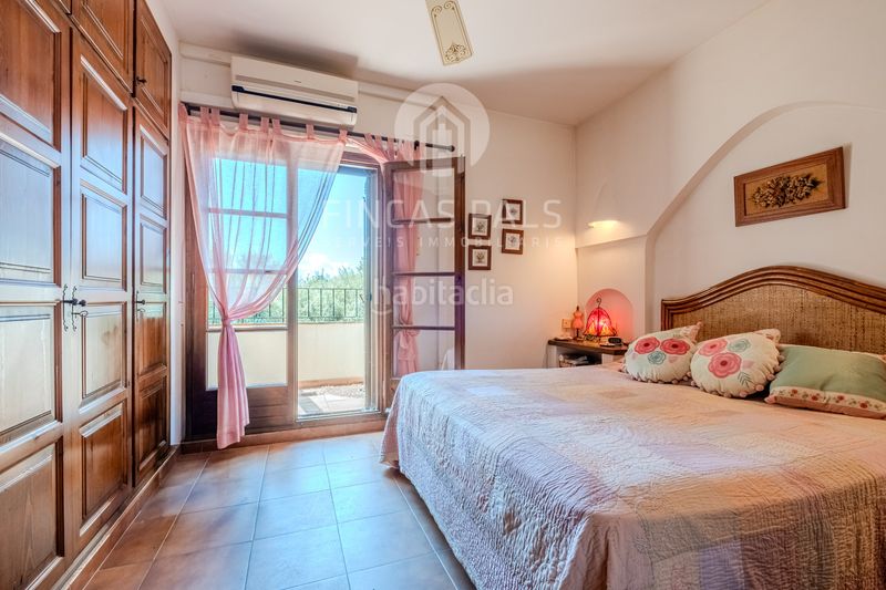 Foto a6452d06-e61b-4941-a00b-113346ab23ae. Casa aparellada amb xemeneia calefacció aparcament piscina a Pals