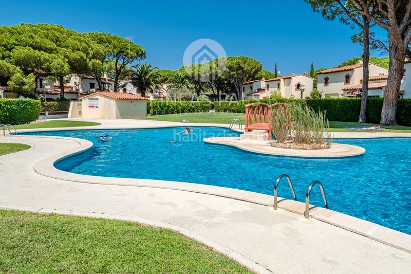 Foto e011d5f6-5a4a-478f-920b-110b63e7ca56. Casa aparellada amb xemeneia calefacció aparcament piscina a Pals