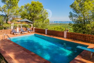 Chalet  Carrer de londres 53. Bonita casa con vistas al mar y piscina privada en pals