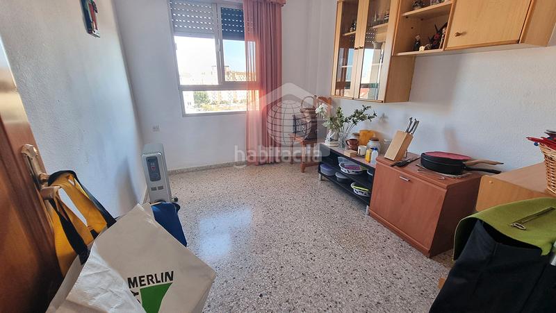 Foto 9f4194a9-0a24-45b9-8d88-6de12a453f4b. Piso  en venta en calle simeón giménez reyna en Málaga