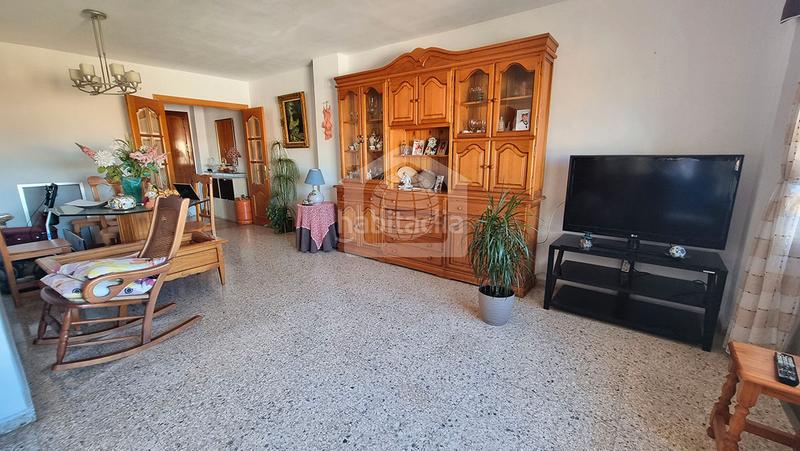 Foto a0b7c198-aaed-4233-8692-9b6fa8d41731. Piso  en venta en calle simeón giménez reyna en Málaga