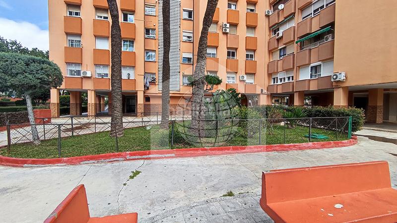 Foto b2a1a142-f7cc-4676-bbfa-1a330e54029e. Piso  en venta en calle simeón giménez reyna en Málaga