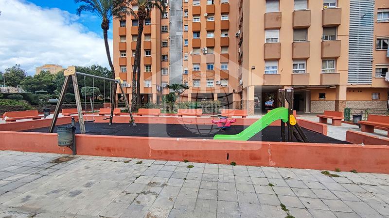 Foto cb108561-6feb-4397-aabd-4c497ca5849f. Piso  en venta en calle simeón giménez reyna en Málaga