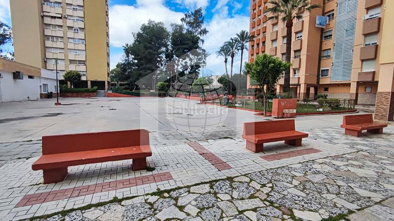 Foto cf00e55d-7534-4622-9222-2a7c3d919426. Piso  en venta en calle simeón giménez reyna en Málaga
