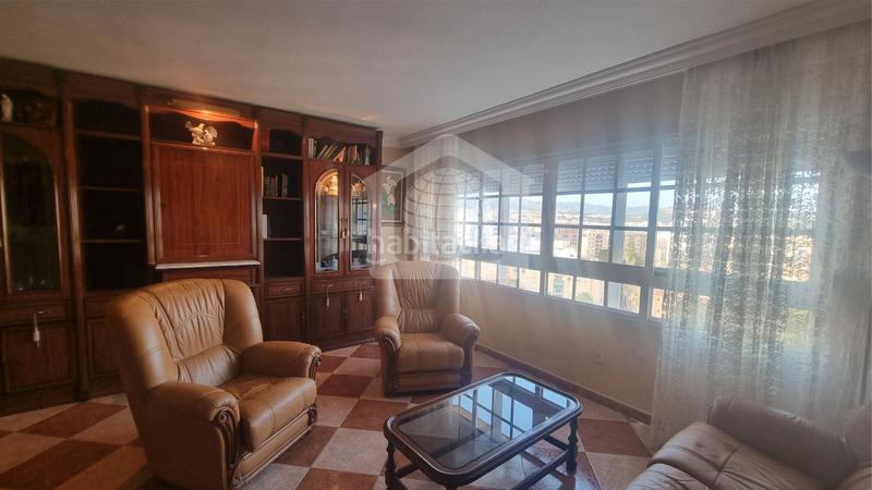 Foto 37d82764-23b6-41d8-99e7-17f1d8ad1800. Piso  en venta en calle simeón giménez reyna en Málaga