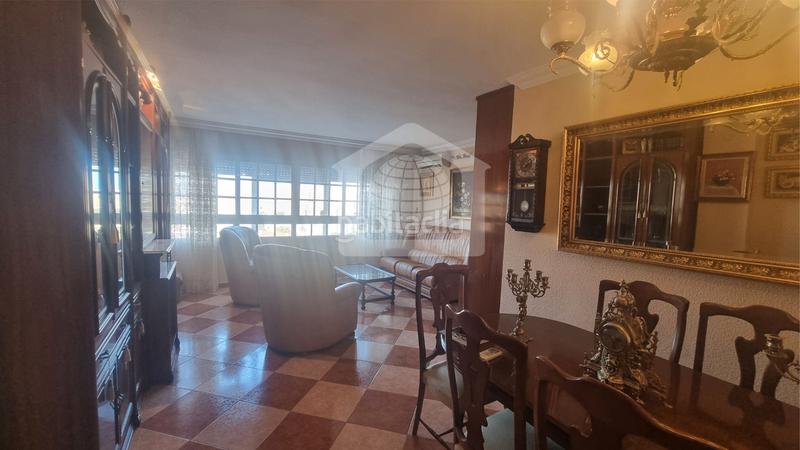 Foto feab7357-c5b5-4067-b85b-ced6541aeb6a. Piso  en venta en calle simeón giménez reyna en Málaga