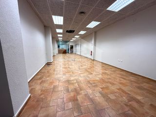 Alquiler Local Comercial  N/a. Alquiler de local en avenida de andalucía