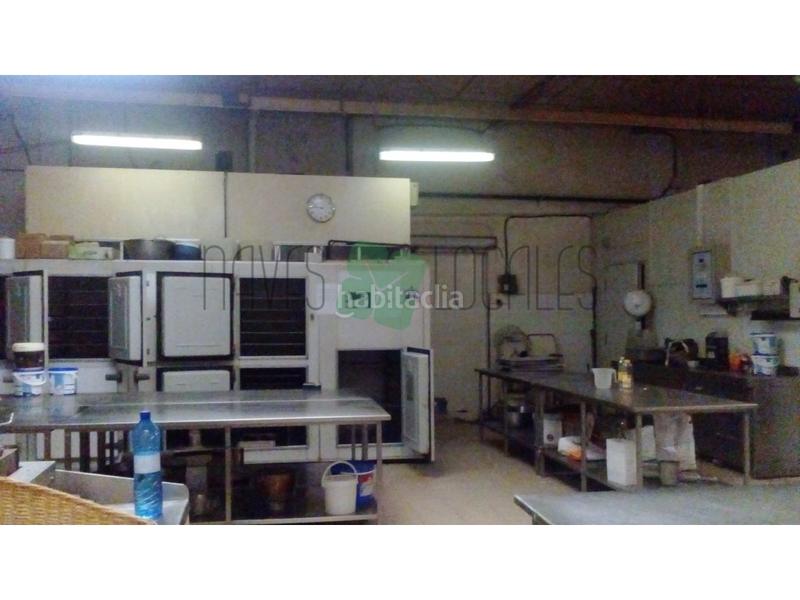 Foto d651ebce-a65a-46c7-8e05-ea2408b4cf9e. Alquiler local comercial alquiler y venta de cafetería , en el polígono industrial arroyomolinos en Móstoles