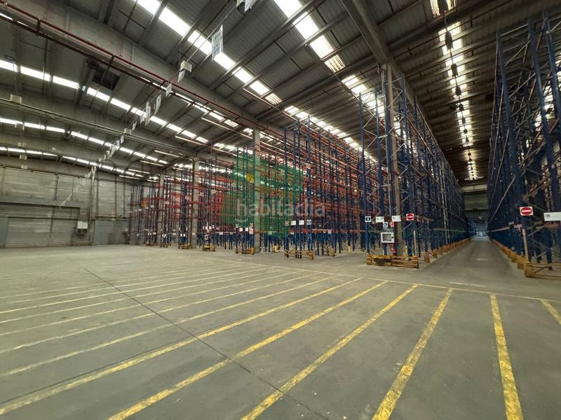 Foto 87751f94-76de-4fc3-a59c-e6bedb4784ea. Affitto capannone industriale in Estación Valdemoro