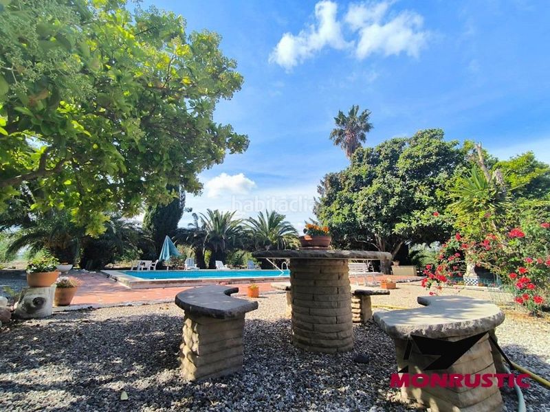 Foto ac037f09-e66d-488b-9698-9d4dcd7993dd. Masia amb piscina a Valls