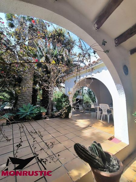 Foto c5653e80-3d53-479e-8550-48c78762ae23. Masia amb piscina a Valls