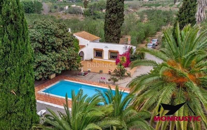 Foto daf8b47b-9a42-4c39-8852-44f86db391e1. Masia amb piscina a Valls