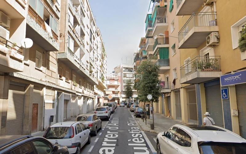 Foto 4530a6a3-f492-4842-ae84-ca9c28922f0a. Piso estupendo piso cl antoni aulestia pijoan , sin posesión ocupado ! en Reus