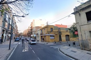 Casa adossada a Llevant. Casa venta, ocupado en riera miro  sin posesión.