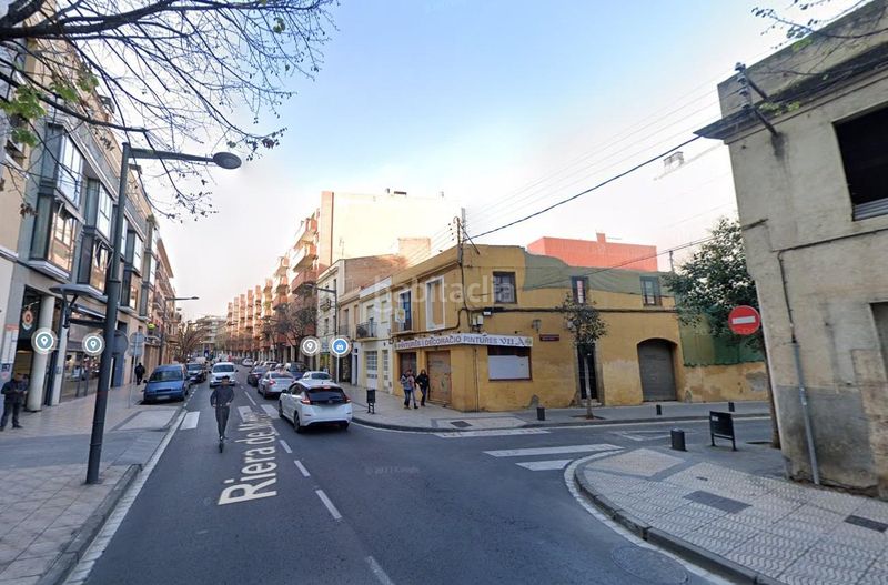 Foto d16de5a9-a579-4c49-b419-3c056ac2b941. Casa adossada a Llevant Reus
