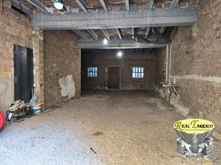 Local Comercial a Vimbodí. Almacén  garaje en venta en vimbodí  110 m con pequeño patio ext