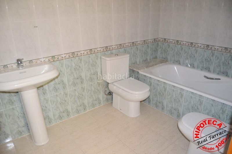 Foto 0ec80091-38cf-4eb4-8f1b-818dbf423f38. Casa adossada amb aparcament piscina a Calafell poble Calafell