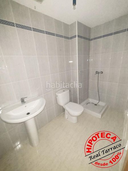 Foto 4c89fc2e-a37b-4280-985f-953f37a5ae94. Casa adossada amb aparcament piscina a Calafell poble Calafell