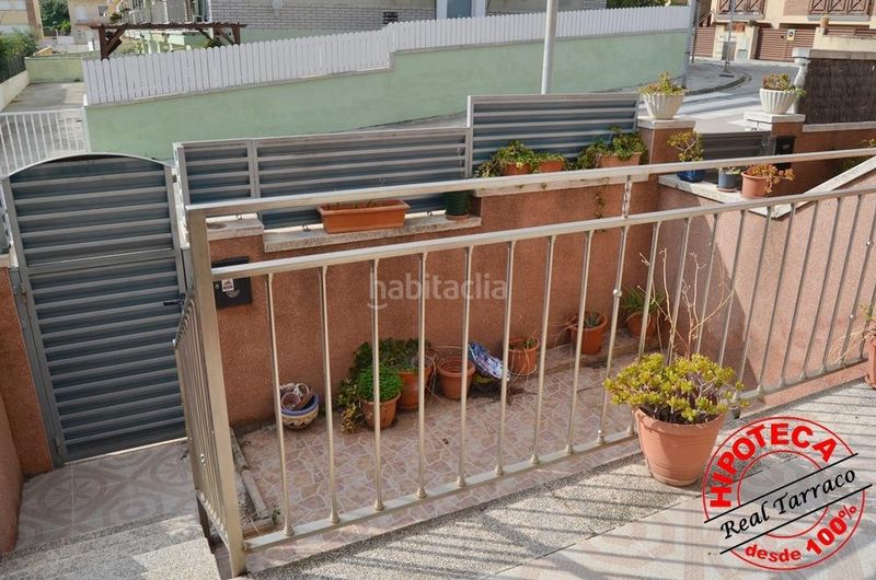 Foto 83b8e06e-5ab8-4268-8fb0-f4c13a6d27ac. Casa adossada amb aparcament piscina a Calafell poble Calafell