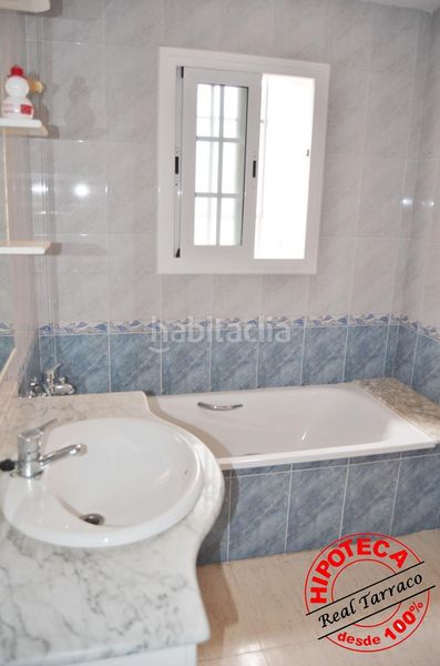 Foto a0632f98-f537-43b8-8a89-8920a732868f. Casa adossada amb aparcament piscina a Calafell poble Calafell