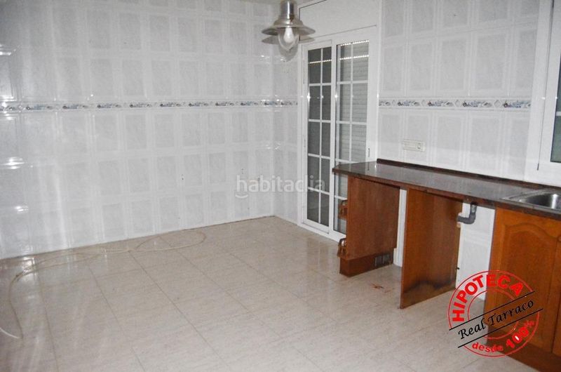 Foto cb4d47bb-cafa-4dd2-9985-2b541962efc4. Casa adossada amb aparcament piscina a Calafell poble Calafell