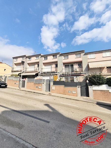 Foto ce94a40c-9651-45b3-8ae3-143898682de5. Casa adossada amb aparcament piscina a Calafell poble Calafell