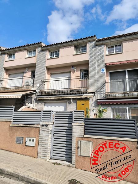 Foto fa97be9f-ae54-46a5-96a7-5fcc3f2b88d5. Casa adossada amb aparcament piscina a Calafell poble Calafell