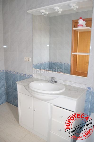 Foto ff482652-8806-4cf9-9e6d-9505fb1a51bb. Casa adossada amb aparcament piscina a Calafell poble Calafell