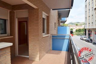 Piso en El Tancat-Mas den Gual. Amplio piso con terraza, ascensor y plaza de parking en excelent