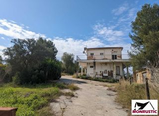 Mas à Masllorenç. Finca rústica con vivienda a reformar  parcela anexa en masllore
