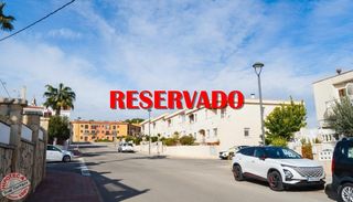 Casa adossada a Creixell. Oportunidad casa adosada en creixell con terraza, patio y garaje