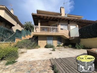 Reihenhaus in Segur de Calafell Nucli Urbà. Casa adosada en calafell