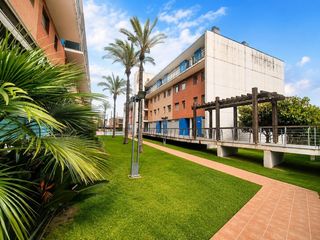 Attico in Vila-seca Poble. Exclusivo ático dúplex con terraza, piscina, parking y trastero