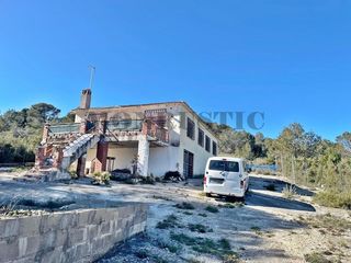 Masia a Querol. Se vende vivienda con gran potencial en la urbanizaci�n mas berm