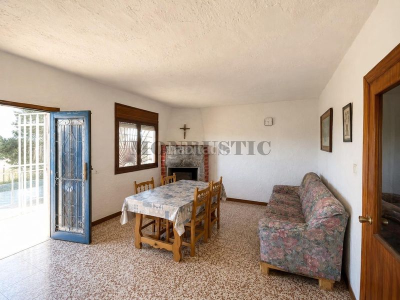 Foto a3304fbc-642a-4bcc-a754-025f34f4b3d9. Masia amb piscina a Querol