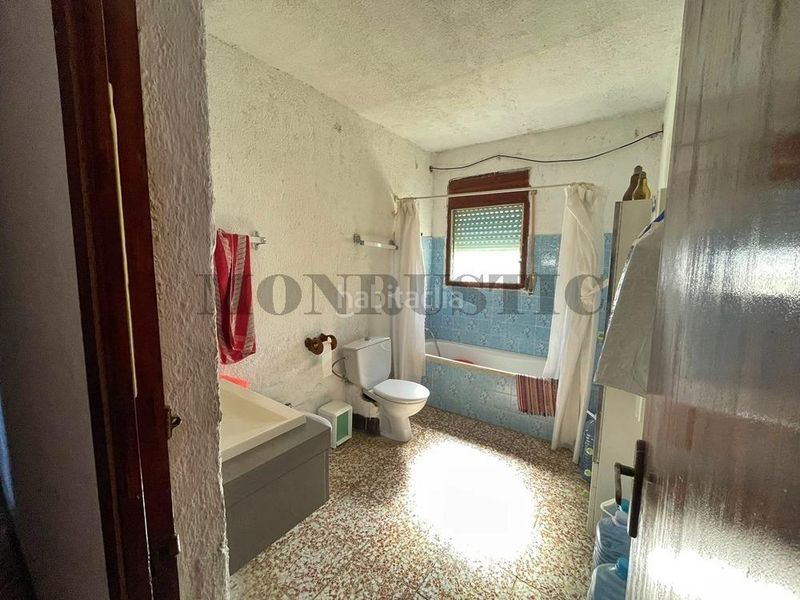 Foto adeb5d85-4163-4dfb-9d02-f76ca64687f0. Masia amb piscina a Querol