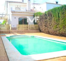 Chalet en El Casalot. Casa independiente en urbanización con piscina privada