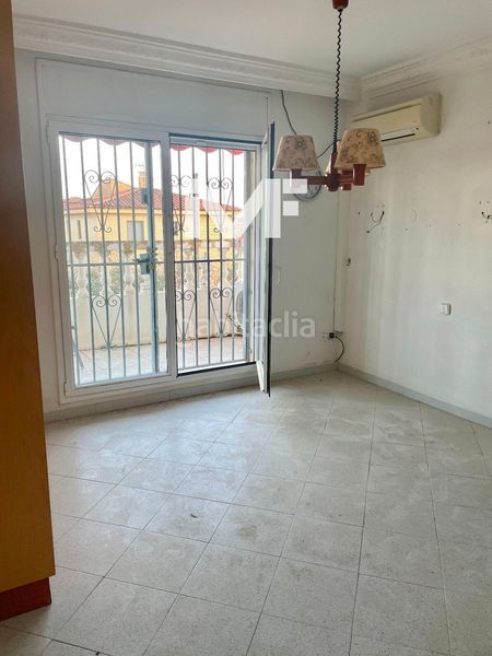 Foto f1d0f86f-d3b7-41fe-bf07-f8017e6c58f2. Xalet a Centre Miami Platja