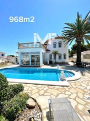 Xalet a Centre. Casi 1.000m2 de parcela chalet independiente