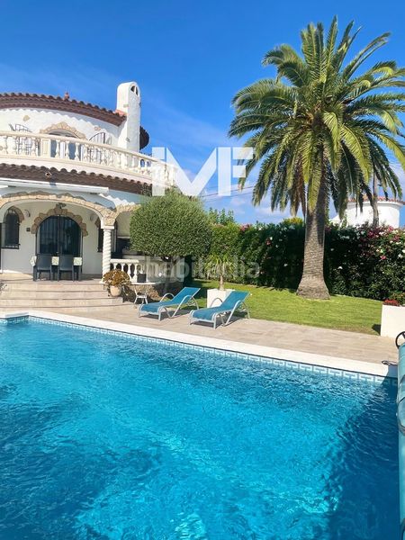 Foto 45371a12-4c98-4530-9597-bea9285f0510. Xalet amb aparcament piscina a Centre Miami Platja