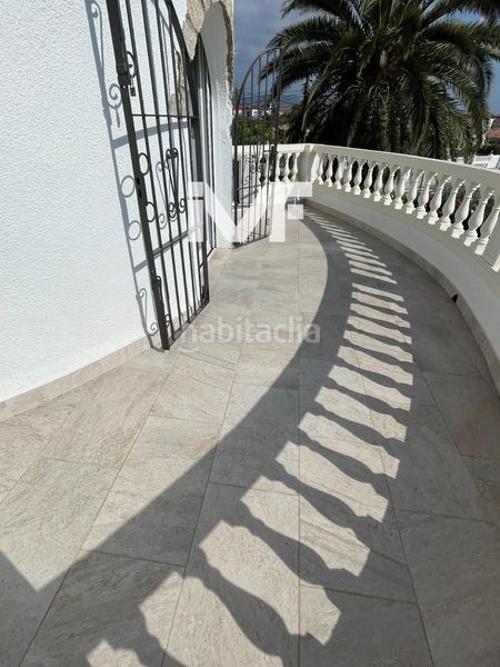 Foto 4fd7d991-09f0-4720-9186-ccb0e9e16fbb. Xalet amb aparcament piscina a Centre Miami Platja