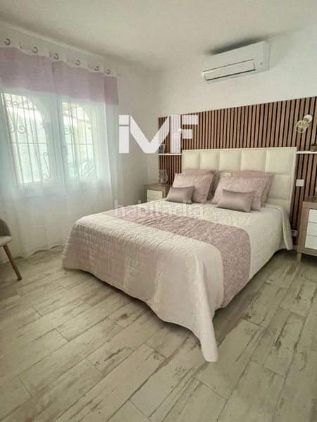 Foto ce40a985-e87e-4e81-91b6-3341c673e7c9. Xalet amb aparcament piscina a Centre Miami Platja