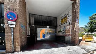Aparcament cotxe  Carrer de gènova. Plaza de aparcamiento en venta en badalona