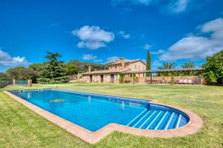 Masia a Carrer castell d'aro 706. Con vistas a las gabarres