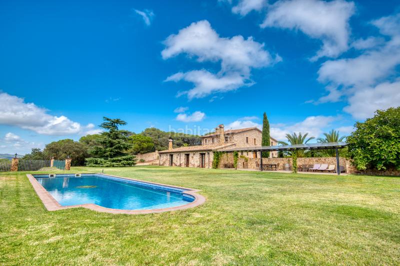 Masia a Carrer castell d'aro 706. Con vistas a las gabarres