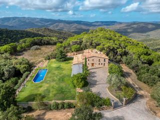 Mas�a en Carrer castell d'aro 706. Con vistas a las gabarres