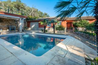 Casa a Carrer del ripollès 78. Casa con vistas al mar y piscina privada
